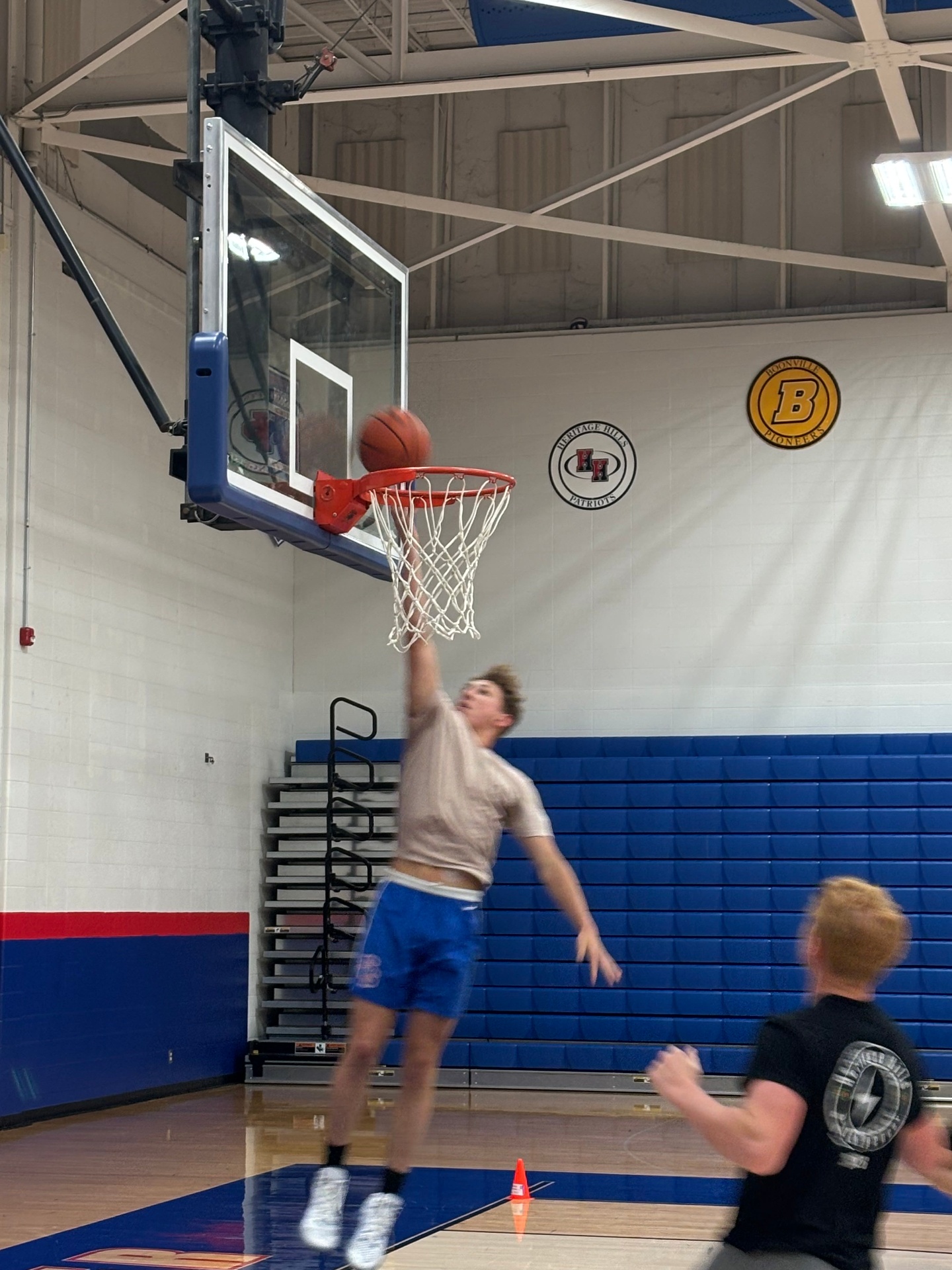 Rebel finishing at the rim